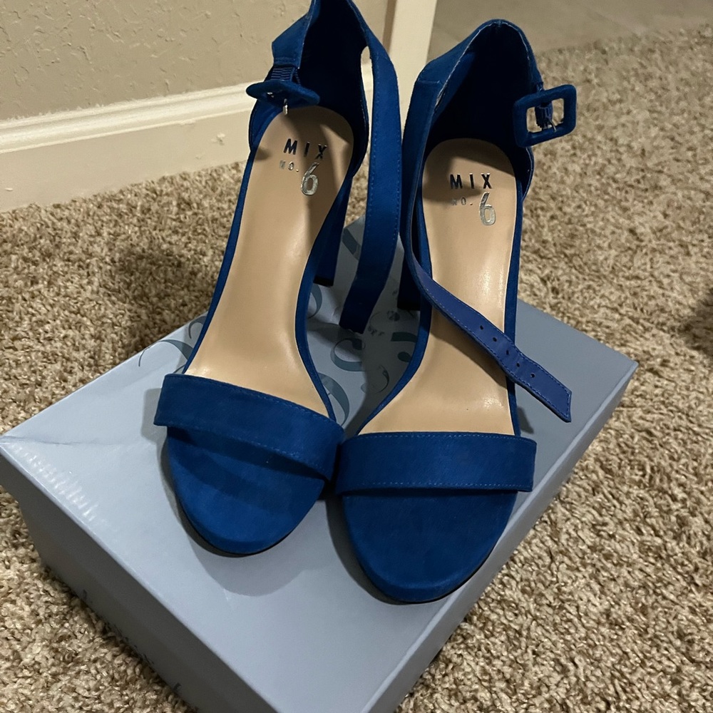 Hott Blue heels!!